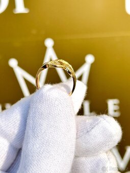 Zlatý prsten 2,72g - 6