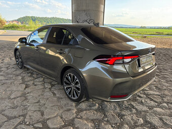 Toyota Corolla Sedan 1.8 Hybrid, TOP stav - 6