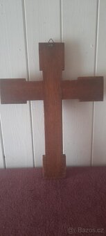 STAROŽITNÝ NÁSTĚNNÝ KŘÍŽ S MOSAZNÝM KRISTEM A MĚDĚNÝMI RELIÉ - 6