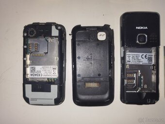 Staré mobilní telefony Nokia / Samsung / Motorola - 6