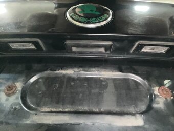 Páté dveře černá metalíza LF9R Škoda Superb 2 kombi 2011 - 6