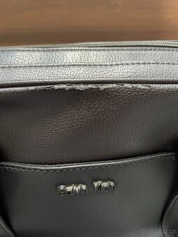 Brašna na notebook Calvin Klein (hnědá) - 6