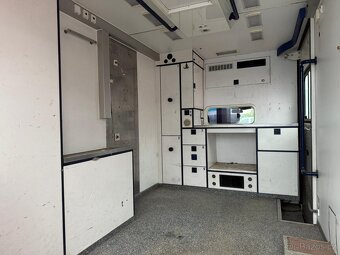 Nástavba ze sanitniho vozidla. - 6