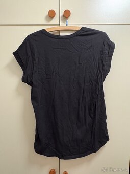 Černé tričko s kapsou - 6