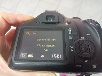 Fotoaparát Canon EOS D4000 s nabíječkou baterií, top stav - 6