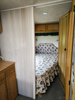 Karavan Cabby 550 - topení Alde, vyhřívaná podlaha, mover - 6