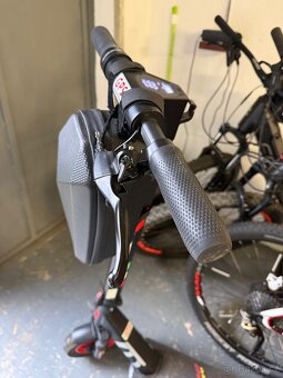 Elektrokoloběžka Aprilia eSR2 EVO - 6