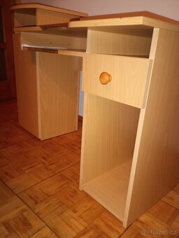 Darujeme kancelářský počítačový stůl - 6