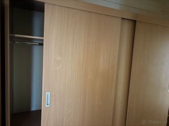 Výsuvná skříň na chodbě - 6