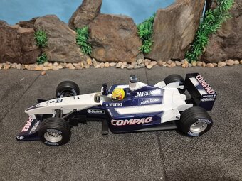 Prodám model 1:18 BMW FW23 - 6