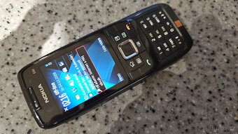 Nokia E66, volná na všechny operátory. - 6