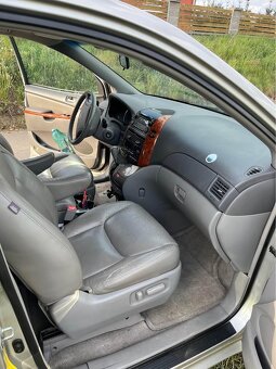 Toyota Sienna - 6