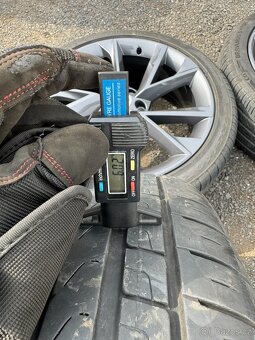 Alu Škoda Superb III/IV Vega 235/40/19 letní 6+ mm - 6