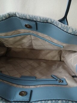 Moc pěkná modrá kabelka - 6