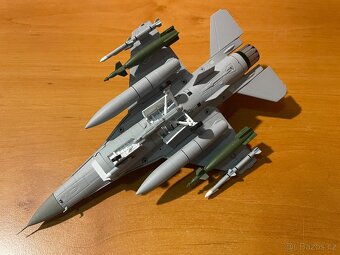 F-16 Fighting Falcon - model letadla 1:72 - 6