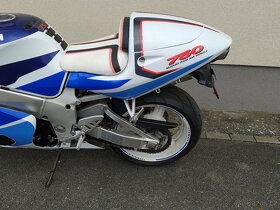 SUZUKI GSX-R 750 - 6