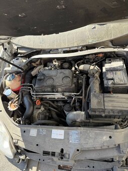 VW Golf 5 - 1.9 TDI - 6