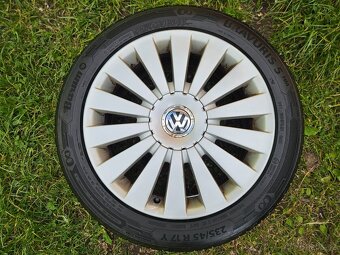Kompletní letní orig. Alu kola VW MACAU - 235/45 R17 - 5x112 - 6