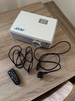 Projektor Acer K520 - LED, HDMI, vysoká svítivost a kontrast - 6