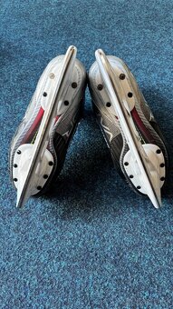 BAZAR - HRÁČSKÉ HOKEJOVÉ BRUSLE BAUER VAPOR 3X INT. - 6