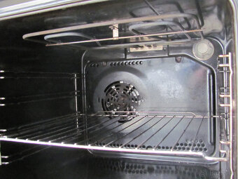 MULTIFUNKČNÍ VESTAVNÁ TROUBA ELECTROLUX - GRIL - 6