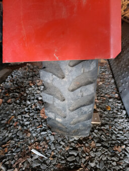 Mohutný malotraktor 4x4 - 6