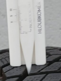 Zánovní zimní pneu Goodyear 205/55/19 vzorek 8mm - 6
