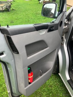 Prodám zachovalý interier vw caravelle t5 - 6