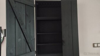 Závěsná dřevěná skříňka Ikea (barová) - 6
