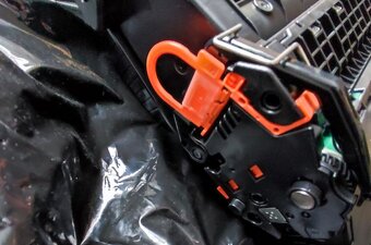 originální toner HP CF281X otevřený - 6