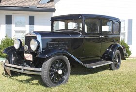 PLYMOUTH model 30-U Sedan - 6