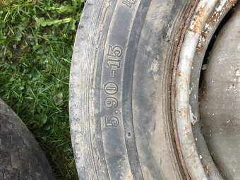 Prodám 6 ks kol s pneumatikami 5.90–15 pro starší vozy Škoda - 6