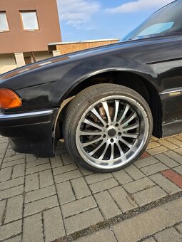 BMW 730i - 6