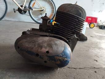 Motor na moto ČZ 175 - 6