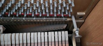 PIANO ZNAČKA BROŽ + otočná stolička - 6