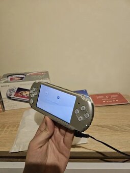 Konzole Sony PSP 3004 Mystic Silver + hry krabice pouze - 6