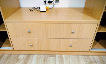 Atypická vestavná šatní skříň - 6