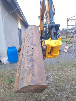Naklápěcí hlavy pro bagry od 2 do 16 tun hydraulický upínač - 6