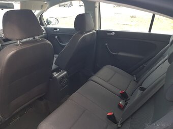 Volkswagen golf V plus facelift 1.6mpi 75kw rok 2009 - 6