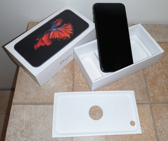 Apple iPhone SE 2020 128 GB - 6