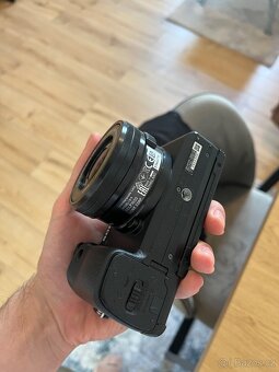 📷 Prodám Sony A6400 + ZDARMA objektiv 16–50mm OSS - 6