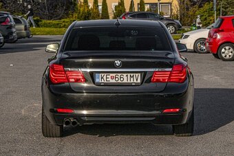 BMW Rad 7 730d čierna - 6