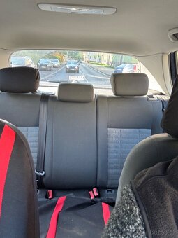 VW Golf V 1.6 - 6