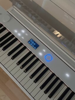 Prodám digitální piano Casio Privia PX-S7000 v bílé barvě – - 6
