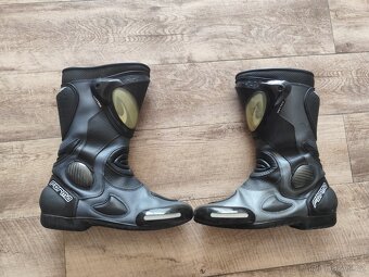 Boty, kalhoty, bunda - 6