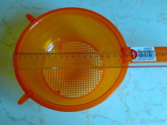 Nový Cedník na těstoviny - oranžový - plast - průměr 19cm - 6