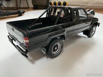 Toyota Hilux SR5 1:18 Otto Mobile Back to the future - 6