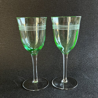 2x starožitná sklenice na víno 100ml, uranové sklo - 6