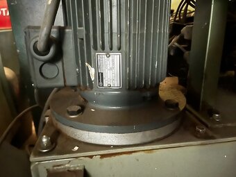 Hydraulická jednotka z pily - 6
