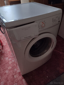 Pračka ELEKTROLUX plnění předem na 5kg - 6